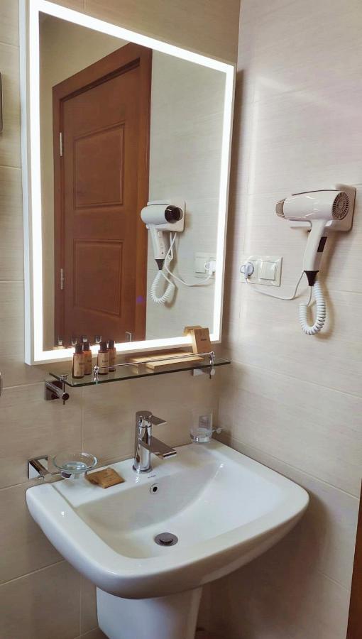 Vinum Hotel Tbilisi Bagian luar foto